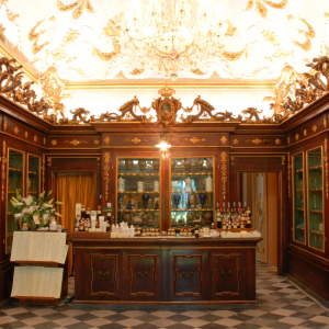 Grand Hotel Villa Cora e Officina Profumo Santa Maria Novella, Antica Spezieria
